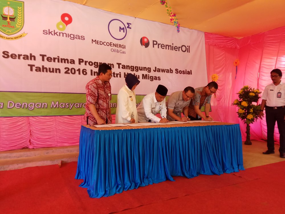 You are currently viewing Serah Terima Tangung Jawab Sosial (TJS) Tahun Anggaran 2016 Di Desa Mekar Jaya Kecamatan Bunguran Barat