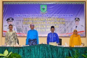 Read more about the article Penganugerahan Tanda Kehormatan Satyalancana Karyasatya X, XX, XXX Tahun 2017 Dilingkungan Pemerintah Kabupaten Natuna
