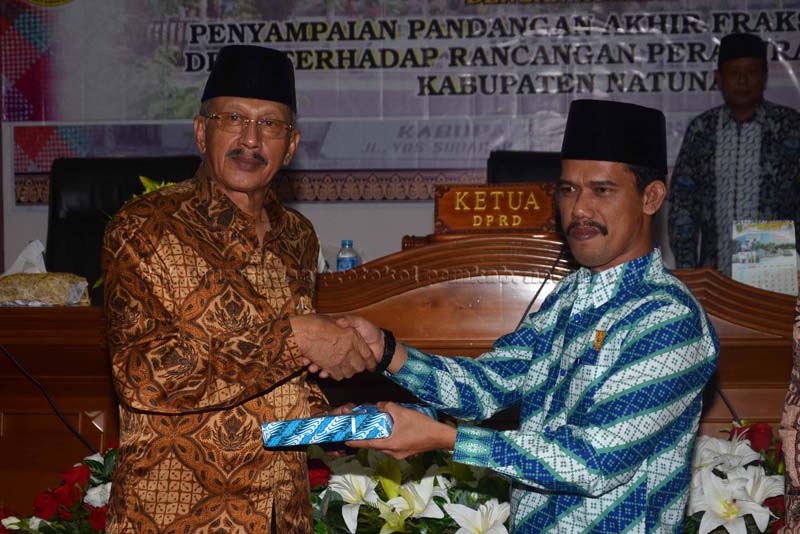 You are currently viewing Rapat Paripurna DPRD Kabupten Natuna Dengan Agenda Penyampaian Pandangan Akhir Fraksi – Fraksi DPRD terhadap Rancangan Peraturan Daerah Kabupten Natuna