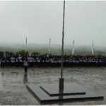 Sambil Hujan-Hujanan Peringati Hari Guru Nasional Ke-23