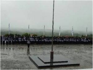 Read more about the article Sambil Hujan-Hujanan Peringati Hari Guru Nasional Ke-23