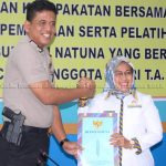 Penandatanganan MoU Penelusuran dan Pembinaan serta Pelatihan Putra – Putri Daerah Kabupaten Natuna yang Berprestasi dalam Pembinaan Calon Anggota Polri Tahun 2018