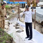 Bupati Natuna meninjau Kondisi Banjir di wilayah Ranai dan sekitarnya