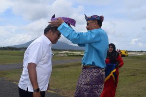 Read more about the article Bupati Natuna Sambut Kedatangan Menteri Kominfo