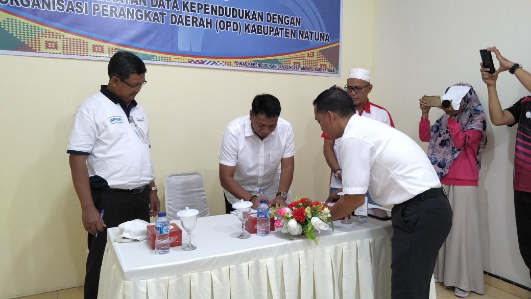 You are currently viewing Penandatanganan Perjanjian Kerja Sama (PKS) Disdukcapil dan Dinkes, Pengendalian Penduduk dan Keluarga Berencana Natuna
