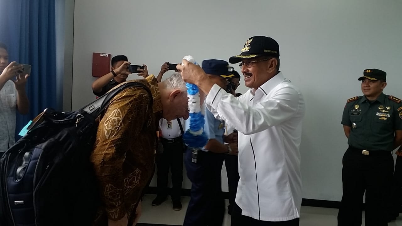 You are currently viewing Bupati Natuna Sambut kedatangan Duta Besar AS di Ranai