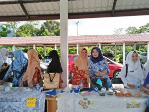 Read more about the article Hari Kesehatan Nasional, DWP Dinkes PPKB Gelar Bazar