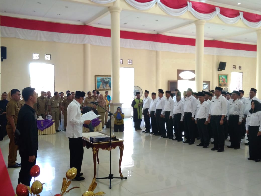 You are currently viewing Bupati Natuna Kembali Melantik Para Pejabat Yang Akan Menduduki Posisi Jabatan Di RSUD dan Satpol PP Kabupaten Natuna