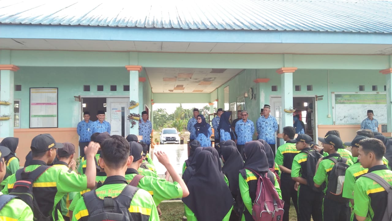 You are currently viewing Wakil Bupati Natuna,  Apresiasi SMKN 2 Bunguran Barat