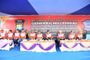 Read more about the article Bupati Natuna Hadiri Jalan Santai Millenial Road Safety Festival