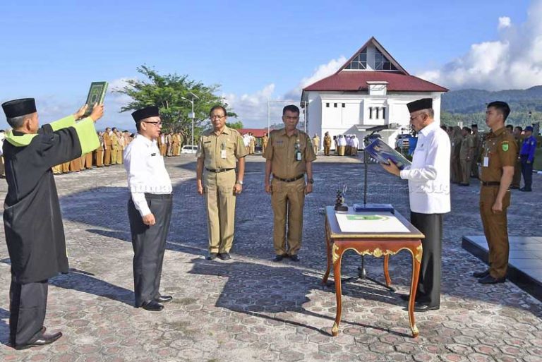 You are currently viewing Bupati Natuna Lantik Kepala UPT RSUD Natuna