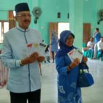Bersama Sang Istri, Bupati Natuna Gunakan Hak Suaranya di TPS 17 Ranai
