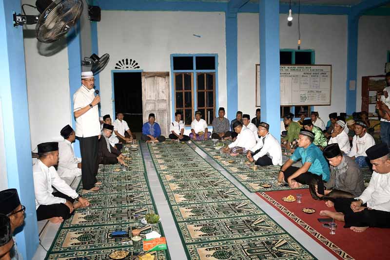You are currently viewing Safari Ramadhan ke Batubi, Bupati Natuna Harapkan Masyarakat jaga Kerukunan dan Ketahanan Sosial Pasca Pemilu