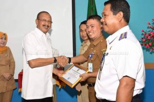 Read more about the article Bupati Natuna Serahkan Penghargaan DAK Fisik Tahun Anggaran 2018