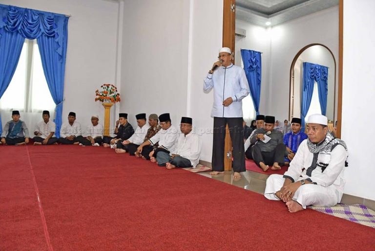 You are currently viewing Jelang Ramadhan, Bupati Natuna Melaksanakan Silaturahmi di rumah Dinasnya