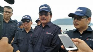 Read more about the article Resmikan Festival Pulau Senua, Gubernur Lepas Peserta Pacu Kolek