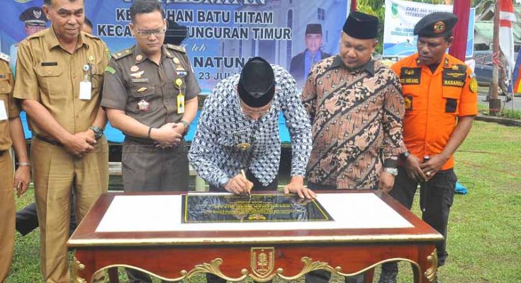 You are currently viewing Setelah Melalui Perjuangan Panjang, Kelurahan Batu Hitam Diresmikan Bupati Natuna