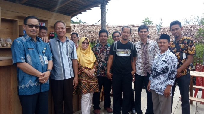 You are currently viewing Wakil Bupati Natuna Kunker Di Wisata Mangrove Desa Mekar Jaya