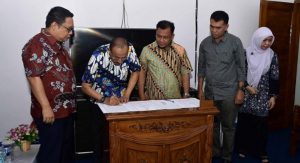 Read more about the article Bupati Natuna dan DPRD Kabupaten Natuna Sepakat Tandatangani MoU KU-APBD 2020