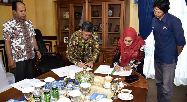 You are currently viewing Tandatangani Kerjasama PMI dan Diskes PPKB, Pengelolaan Dana Hibah Pelayanan Donor Darah Harus Tepat Sasaran dan Taat Aturan