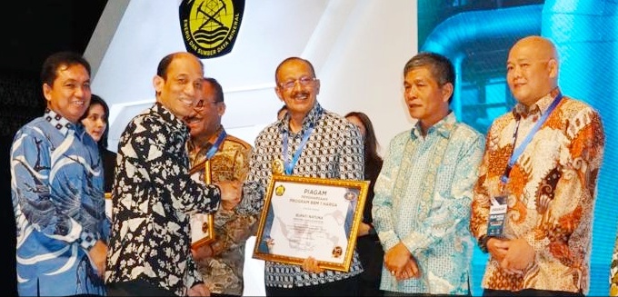You are currently viewing Hilir Migas Expo 2019, Bupati Natuna Terima Penghargaan dari BP Migas