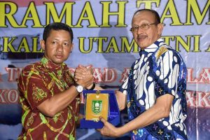 Read more about the article Bupati Natuna Hadiri Malam Ramah Tamah Danlantamal IV