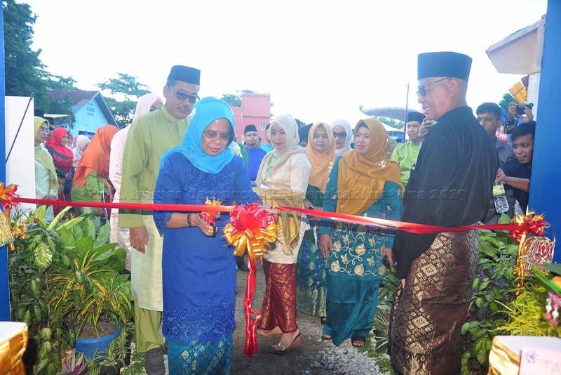 You are currently viewing Ketua TP PKK Buka Stand Pameran Natuna Expo