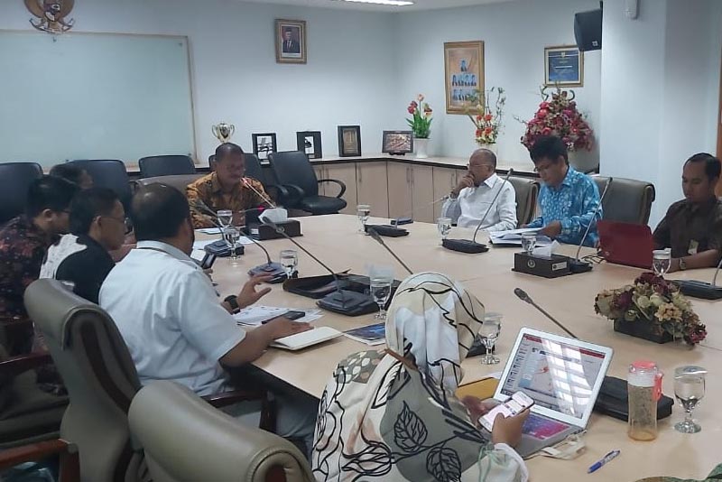 You are currently viewing Bupati Natuna Sampaikan Kendala Pelaksanaan Program BBM Satu Harga ke BPH Migas