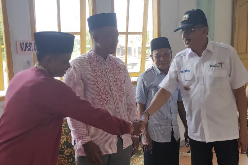 You are currently viewing Bupati Natuna Tinjau Sejumlah Desa Peserta Pilkades Serentak 2019 di Natuna