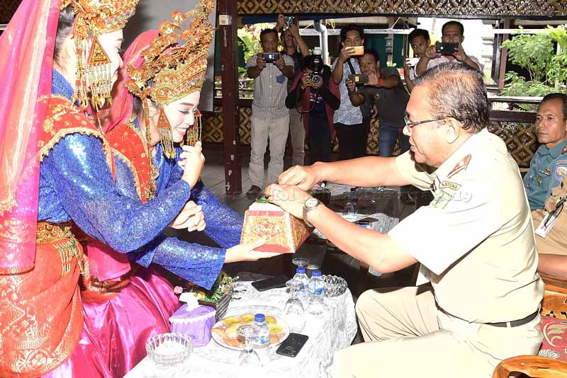 You are currently viewing Asisten III Iswar Asfawi Harap Pengurus DPD KNPI Natuna Dapat Bangkitkan Peran Pemuda