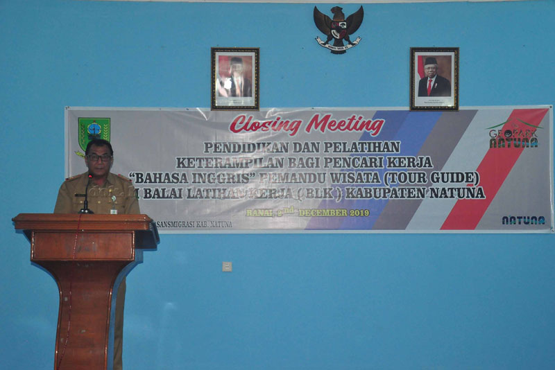 You are currently viewing Asisten II Setda Natuna Tutup Diklat Keterampilan Pencari Kerja Bahasa Inggris Calon Tour Guide