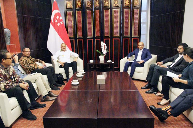 You are currently viewing Bupati Natuna Jajaki Kerjasama dengan Dubes Singapura