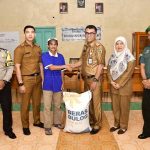 Natuna Bagikan 7,8 Ton Beras sikapi Kelangkaan Pangan Daerah