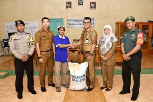 Read more about the article Natuna Bagikan 7,8 Ton Beras sikapi Kelangkaan Pangan Daerah