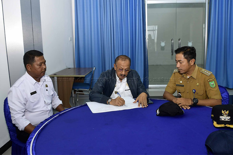 You are currently viewing Pemda Natuna Serahkan Hibah Kapal Rakyat dari Kemenhub untuk Kecamatan Subi