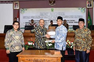 Read more about the article Bupati Natuna Dengarkan Pandangan Akhir Fraksi-Fraksi DPRD Natuna melalui Rapat Paripurna