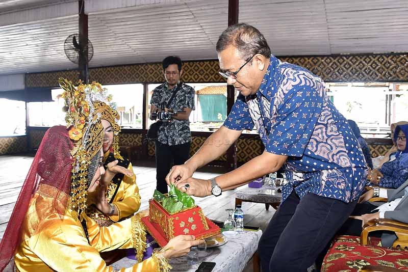 You are currently viewing Izwar Asfawi Minta Pengurus PAFI Natuna Senantiasa Iklas dan Tabah Selama Bertugas
