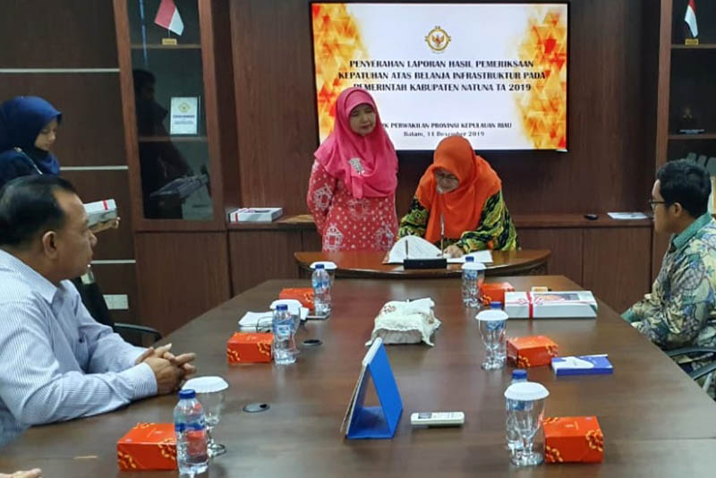 You are currently viewing Pemda Natuna Terima LHP Kepatuhan Tahun Anggaran 2019 dari BPKP Kepri