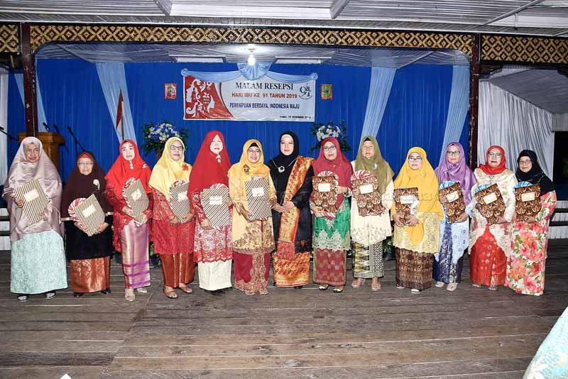 You are currently viewing Wakil Bupati Natuna Hadiri Malam Resepsi Hari Ibu yang ke 91, Tahun 2019