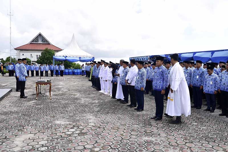 You are currently viewing Bupati Natuna Minta Seluruh Pegawai yang baru dilantik tetap Profesional dimanapun di tugaskan