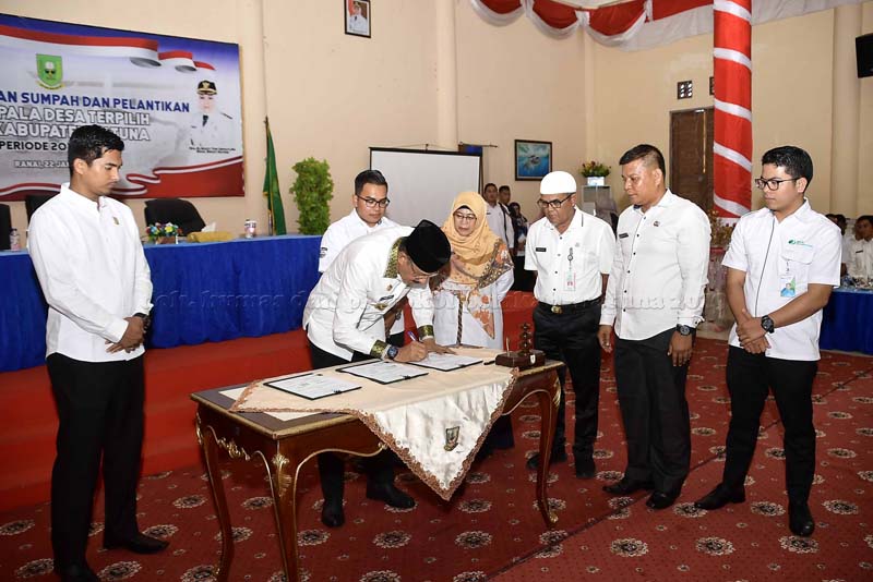 You are currently viewing Bupati Natuna Lantik 33 Kades Terpilih Periode 2020 -2026