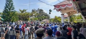 Read more about the article Massa Kembali Unjuk Rasa