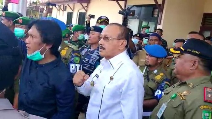 You are currently viewing Warga Natuna Minta WNI dari Wuhan Diobservasi di Kapal Perang Bukan Hanggar