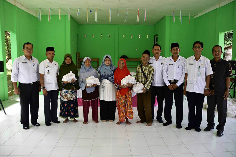 You are currently viewing Wabup Natuna Tinjau Warga Terdampak Banjir di Sebadai Hulu