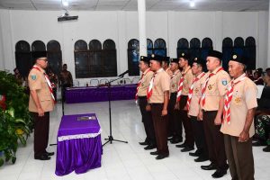 Read more about the article Wan Siswandi Lantik Pengurus Kwarran Pulau Laut