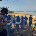 Meriahkan MTQ, Camat PulauTiga Bagikan 300 Pot Bunga Ke Desa