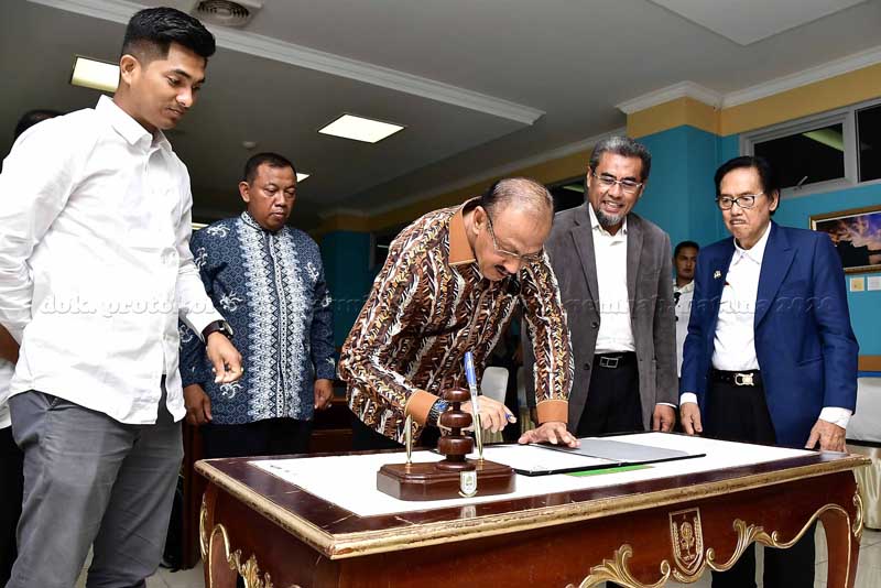 You are currently viewing Bupati Natuna Hadiri Pelantikan Pengurus Kadin Kabupaten Natuna