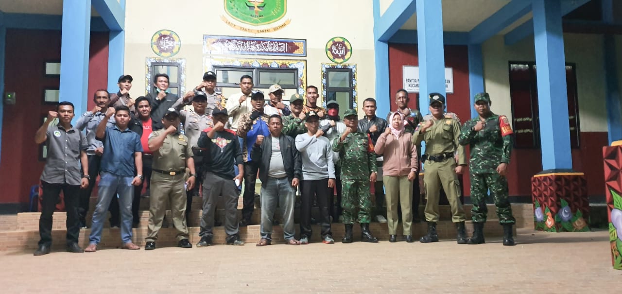 You are currently viewing Siaga Covid-19, Satgas Serasan Timur Patroli Area Free WiFi