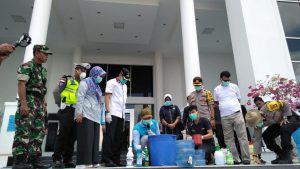 Read more about the article Dinkes Natuna Sosialisasi Pembuatan Disinfektan