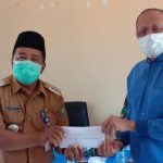 Berkunjung Ke Pulau Laut Bupati Natuna Serahkan Bantuan Sembako Ke Masyarakat